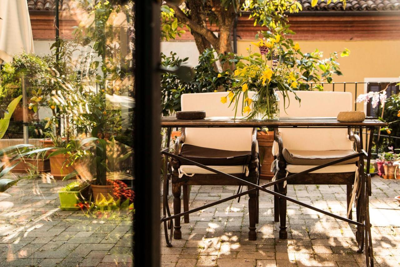 Bed and Breakfast L'Aromatario Neive Esterno foto