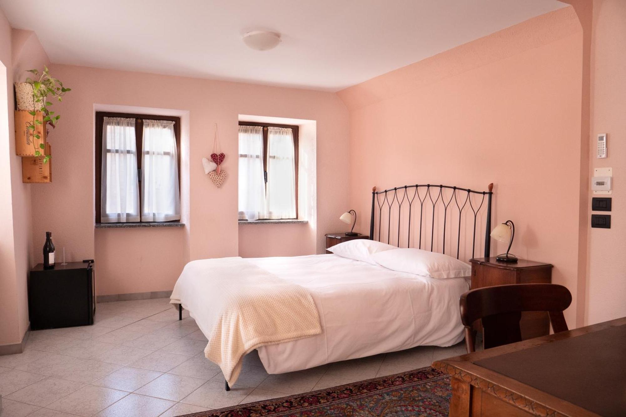 Bed and Breakfast L'Aromatario Neive Esterno foto