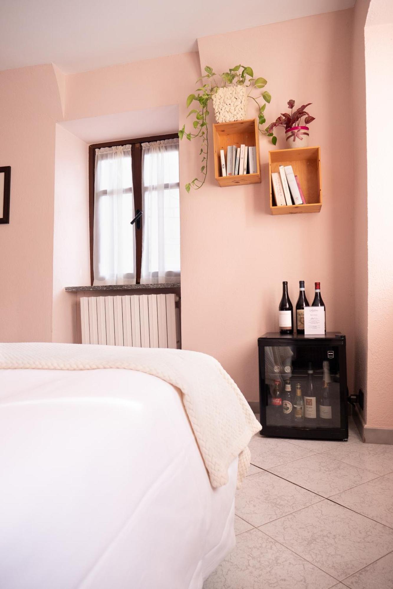 Bed and Breakfast L'Aromatario Neive Esterno foto