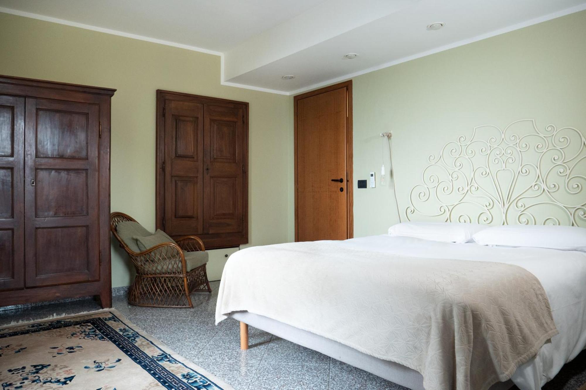 Bed and Breakfast L'Aromatario Neive Esterno foto