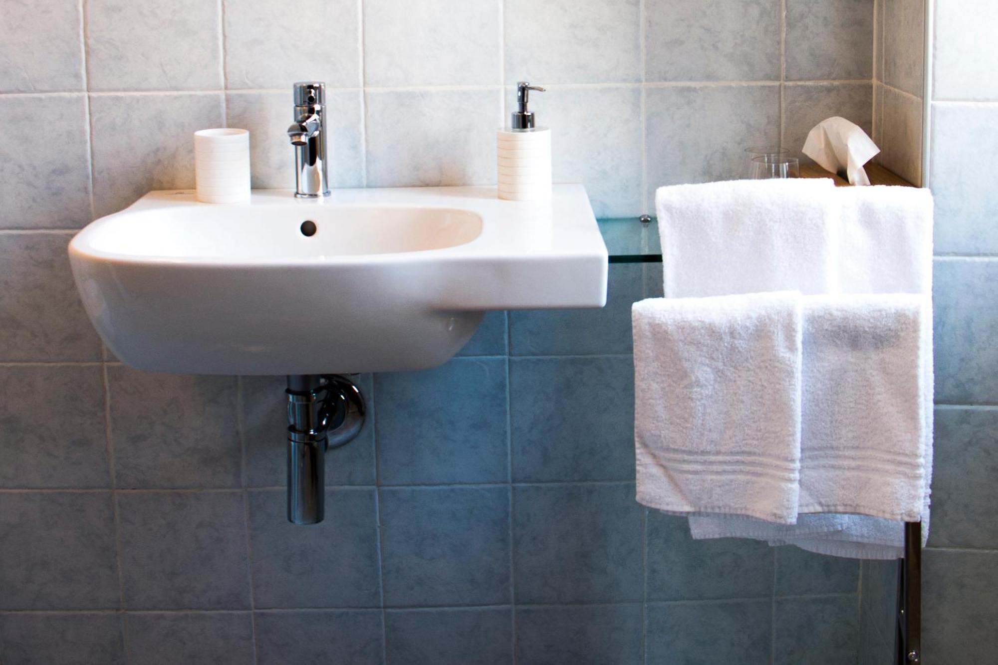 Bed and Breakfast L'Aromatario Neive Esterno foto