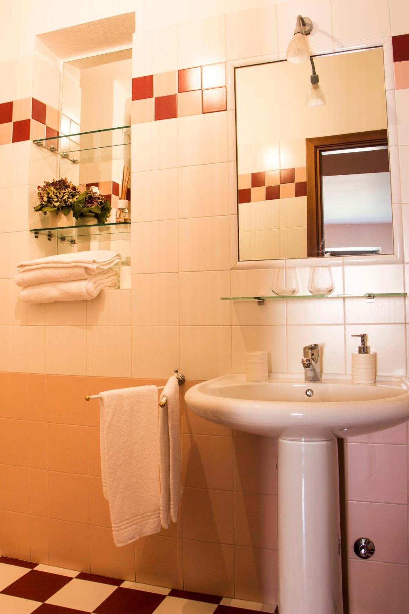 Bed and Breakfast L'Aromatario Neive Esterno foto