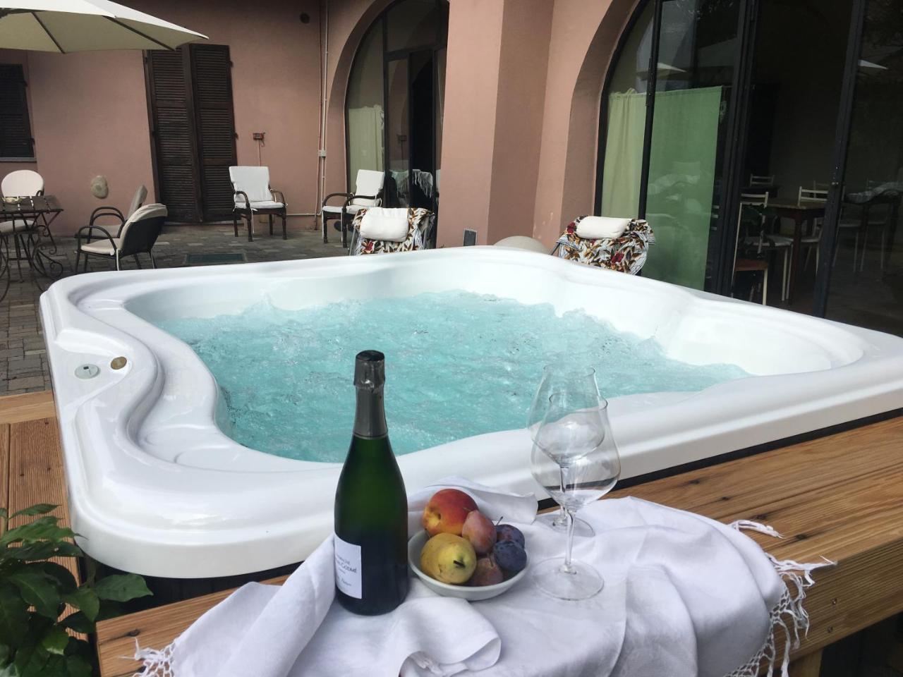 Bed and Breakfast L'Aromatario Neive Esterno foto