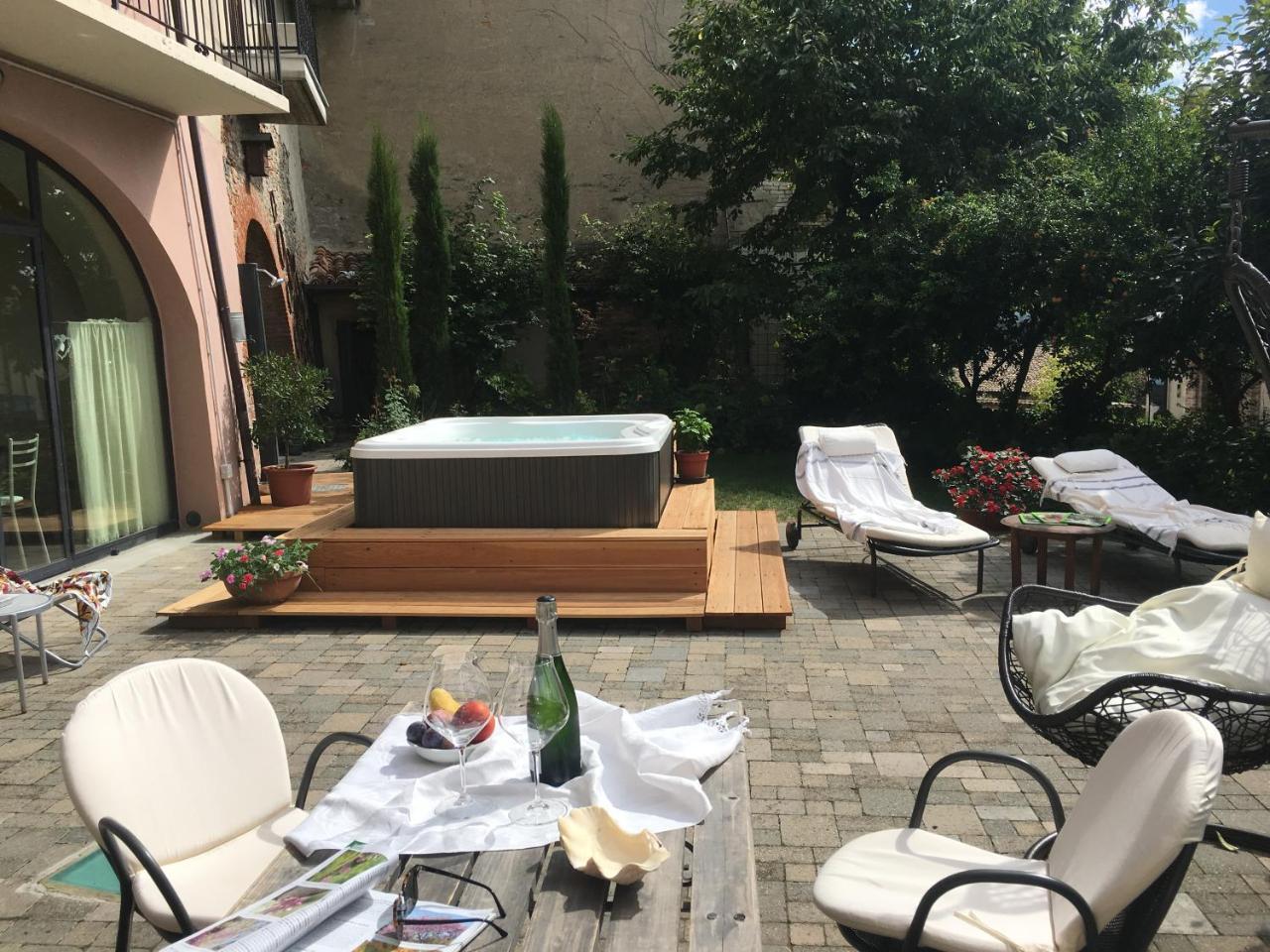Bed and Breakfast L'Aromatario Neive Esterno foto